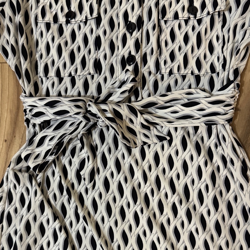Valerie Bertinelli Black & White Patterned Stretch & Flowy Dress Tie Belt 4 - Picture 3 of 8